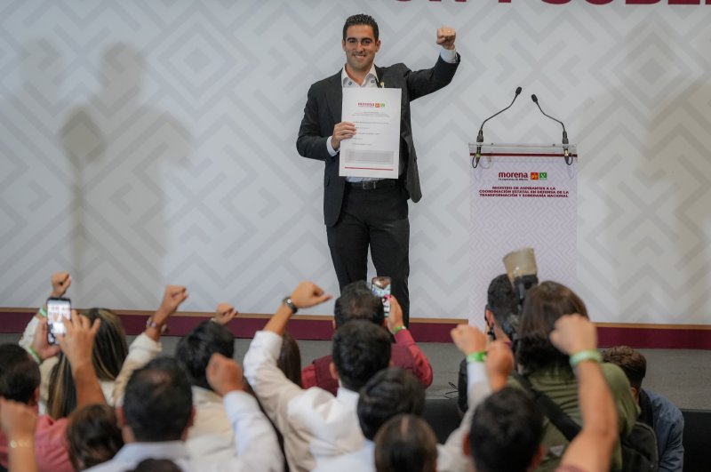 Gino Segura se registra para coordinar la defensa de la Transformación en Quintana Roo