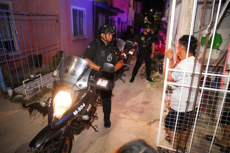 POLICÍA CANCÚN RECORRE LA SM 259 PARA FORTALECER EL CONTACTO CON LA CIUDADANÍA