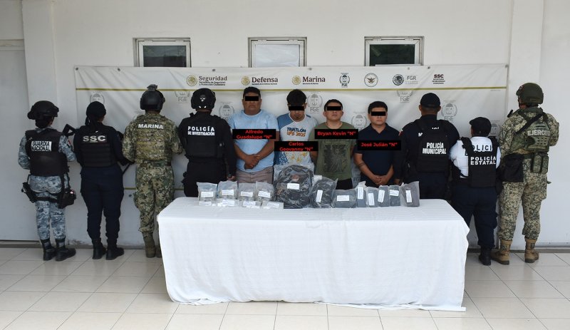 Captura FGE Quintana Roo a 4 sujetos por probable narcomenudeo en Bacalar.